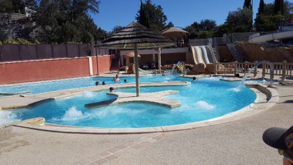 camping 5 etoiles avec piscine et tobogans