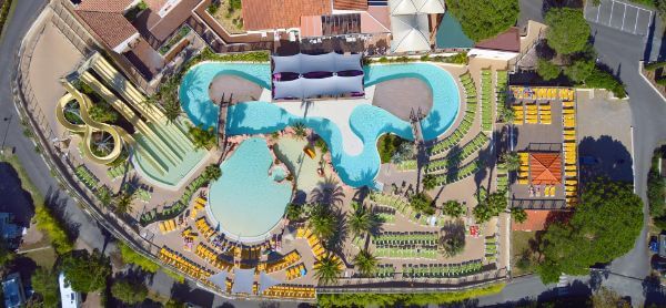 domaine du colombier avec parc aquatique