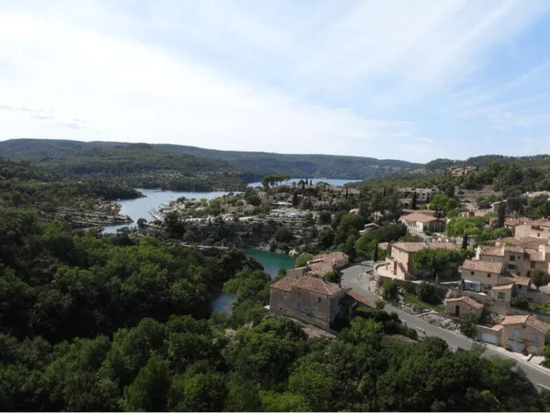Esparron-de-Verdon au départ du Camping la Beaume