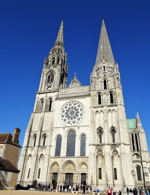 Quelles sont les huit cath&eacute;drales incontournables &agrave; visiter en France apr&egrave;s Notre-Dame ?
