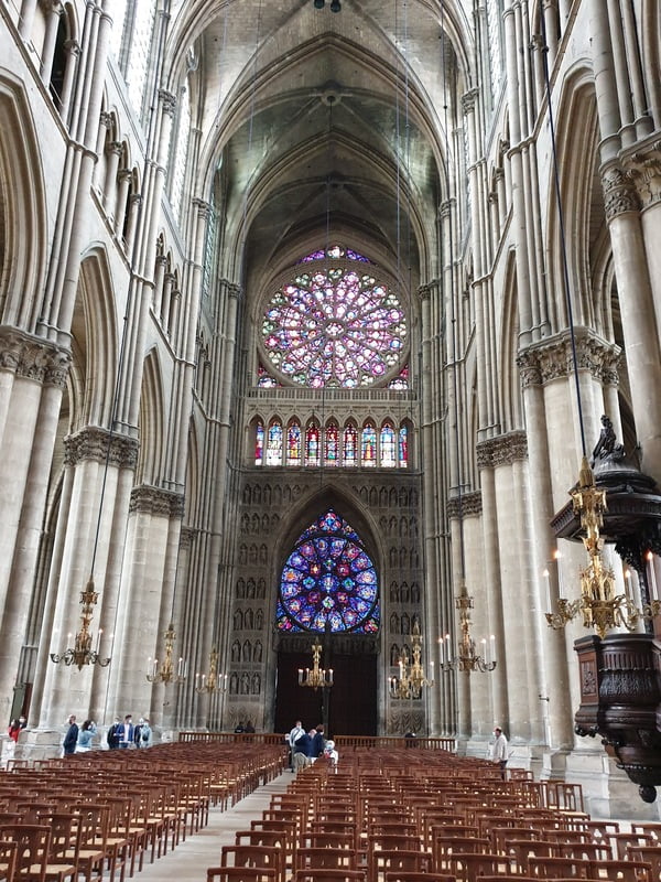 Quelles sont les huit cath&eacute;drales incontournables &agrave; visiter en France apr&egrave;s Notre-Dame ?