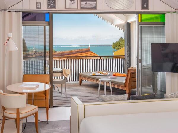 Vous ne croirez pas que cet h&ocirc;tel existe en France : un air des Maldives