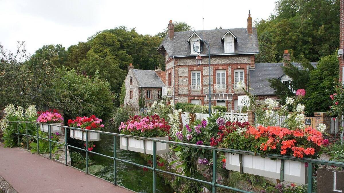 La Seine-Maritime révèle un plus beau village de France normand, avec ...
